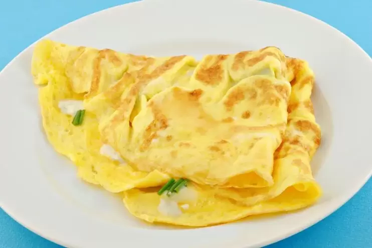 omeleta se sýrem pro bezsacharidovou dietu