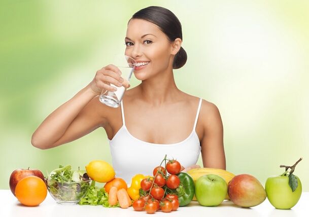 Principem vodní diety je dodržování pitného režimu spojené s používáním plnohodnotné stravy